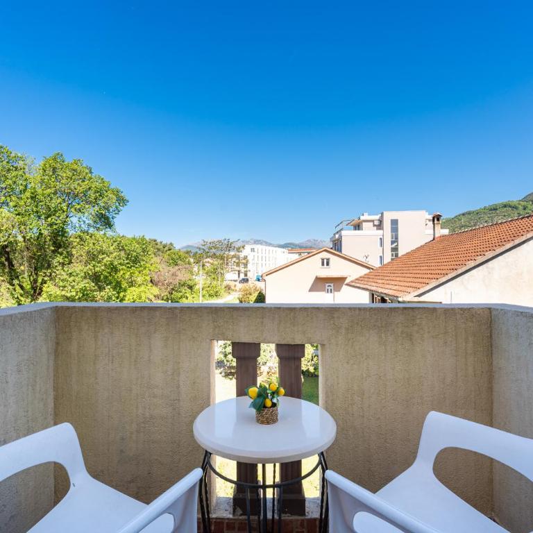 Apartments Ivo Bozinovic - Apartman s 1 Spavaćom Sobom, Balkonom i Pogledom na More - 1