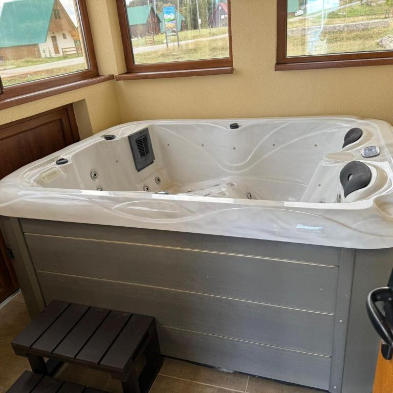 Cozy house with sauna & whirlpool in Durmitor National Park - Three-Bedroom House - 6