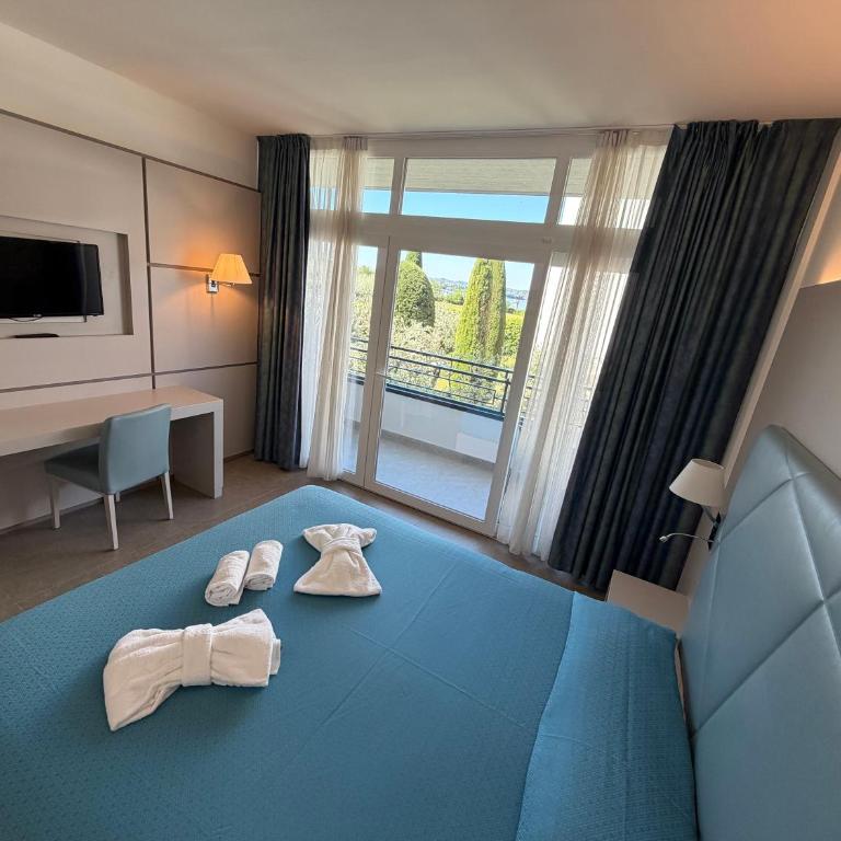 Hotel Residence Holiday - Camera Matrimoniale Premium - 11