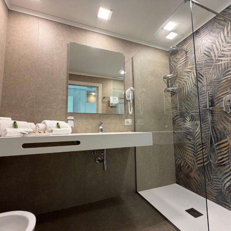 Hotel Residence Holiday - Camera Matrimoniale Premium - 12