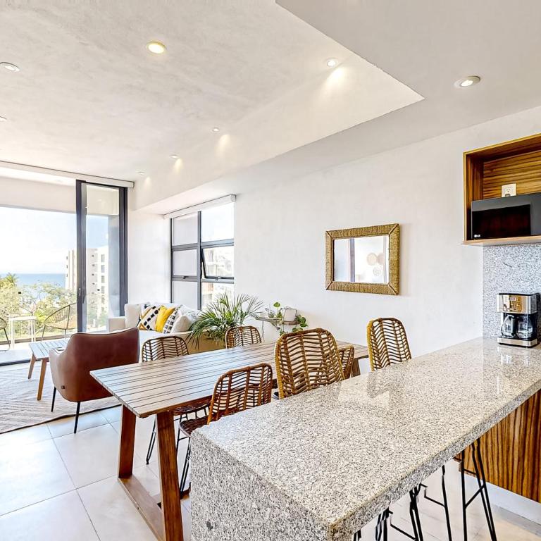 Ocean-view condo with infinity pool, rooftop lounge, & private balcony - Casa - 7