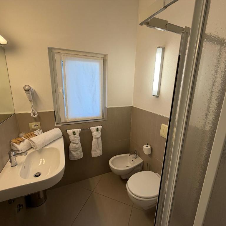 Hotel Holiday - Camera Tripla Superior - 14