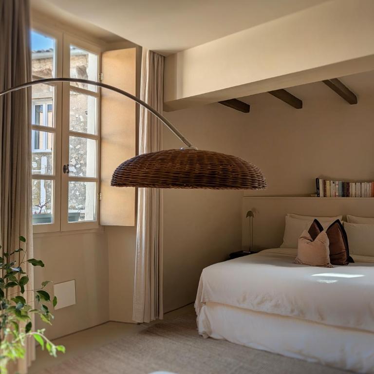 Provencal Escape - Suite with City View - 16