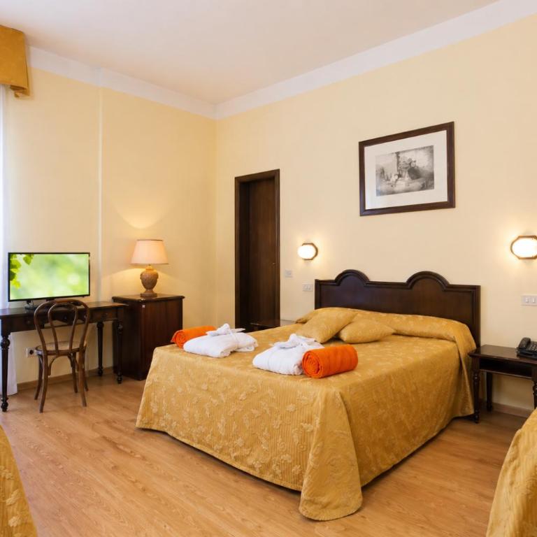 Hotel Milano Helvetia - in centro con piscina - Triple Room with Balcony - 4