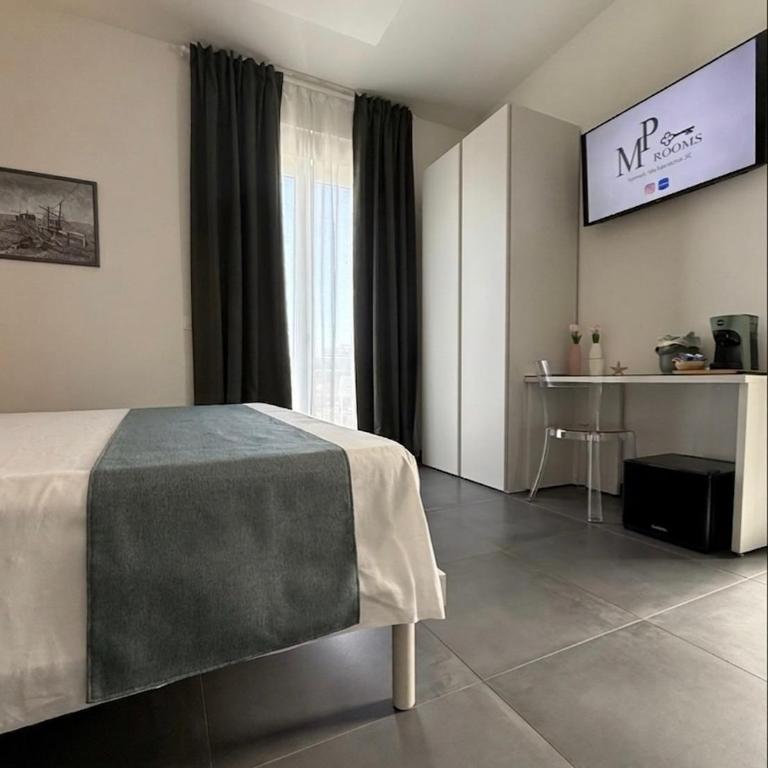 MP Rooms - King Room with Balcony - 12