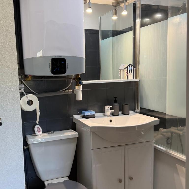 À 2 min de la plage, 2 pièces tout confort Linge de maison et ménage compris - Appartement 1 Chambre - 15