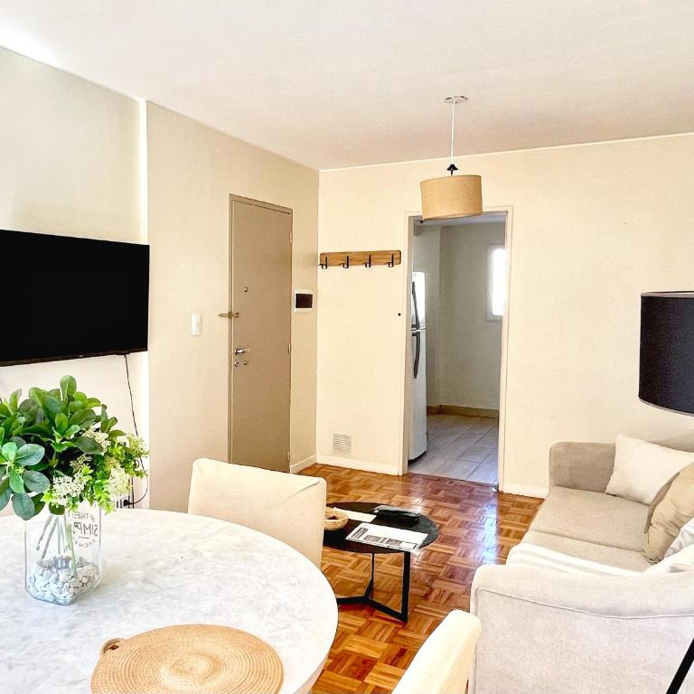 Terraza en el centro mendocino a 4 cuadras de Plaza Independencia y Arístides - Apartamento de 2 dormitorios con balcón y terraza - 20