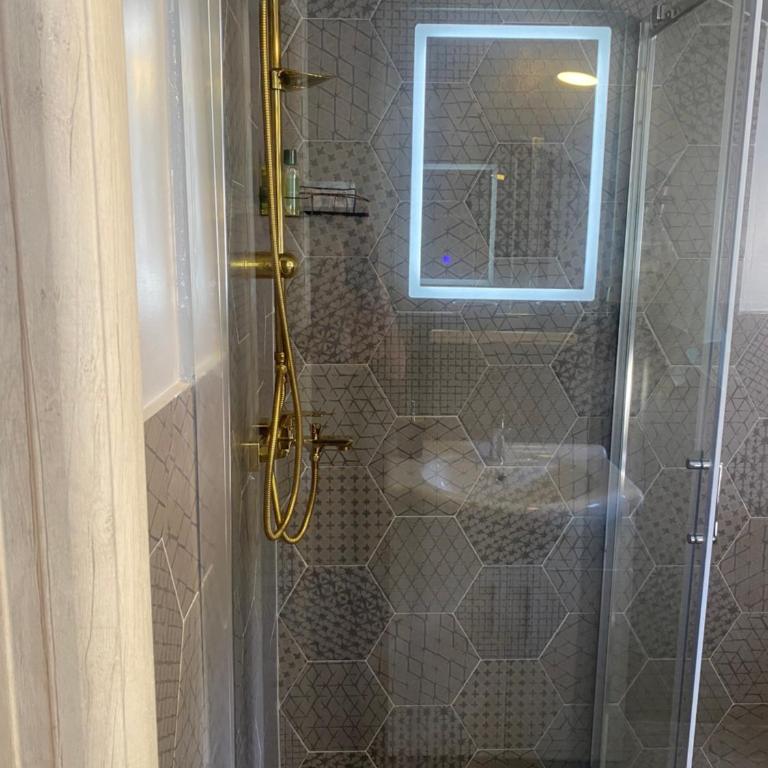 City Suites Budva - Superior Triple Room - 8