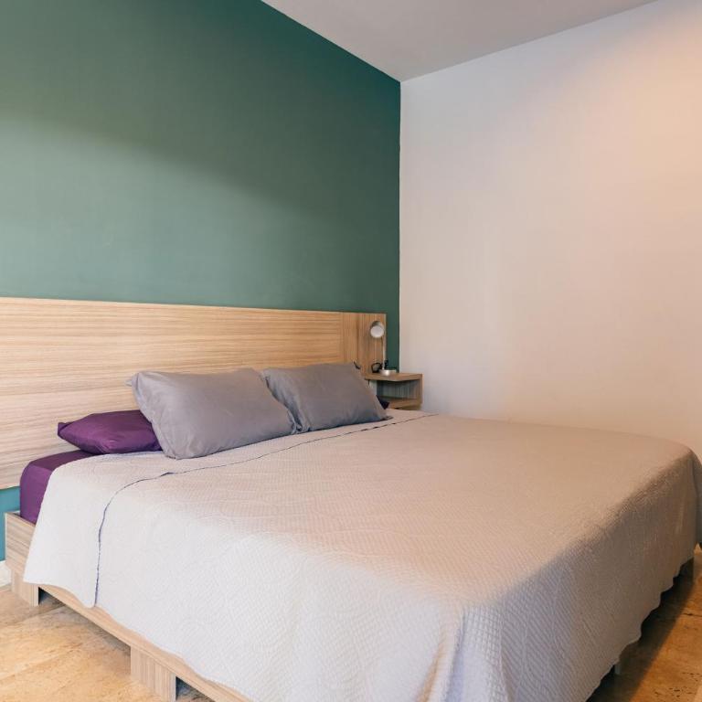 Amplio departamento familiar- Alberca -A pasos de la playa! - Two-Bedroom Apartment with Balcony - 2
