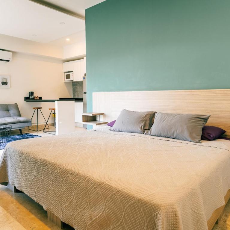 Amplio departamento familiar- Alberca -A pasos de la playa! - Two-Bedroom Apartment with Balcony - 8