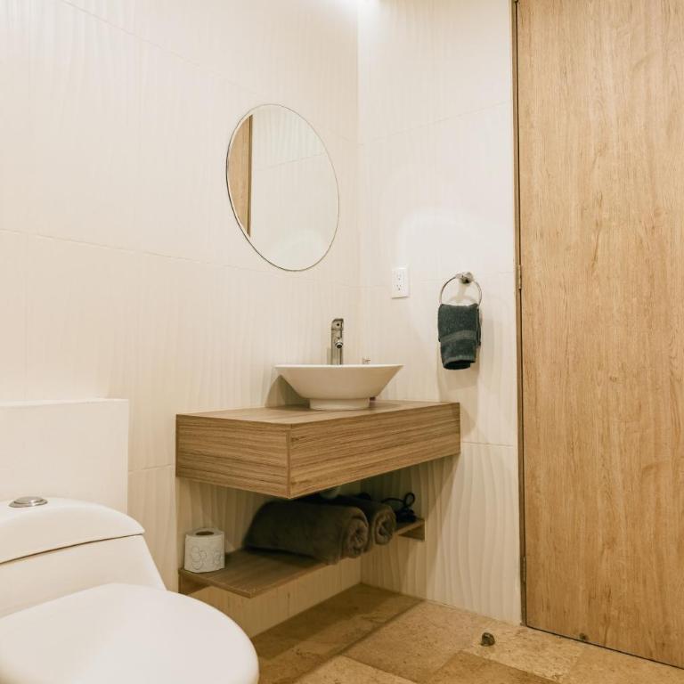 Amplio departamento familiar- Alberca -A pasos de la playa! - Two-Bedroom Apartment with Balcony - 17