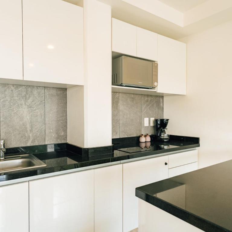 Amplio departamento familiar- Alberca -A pasos de la playa! - Two-Bedroom Apartment with Balcony - 14