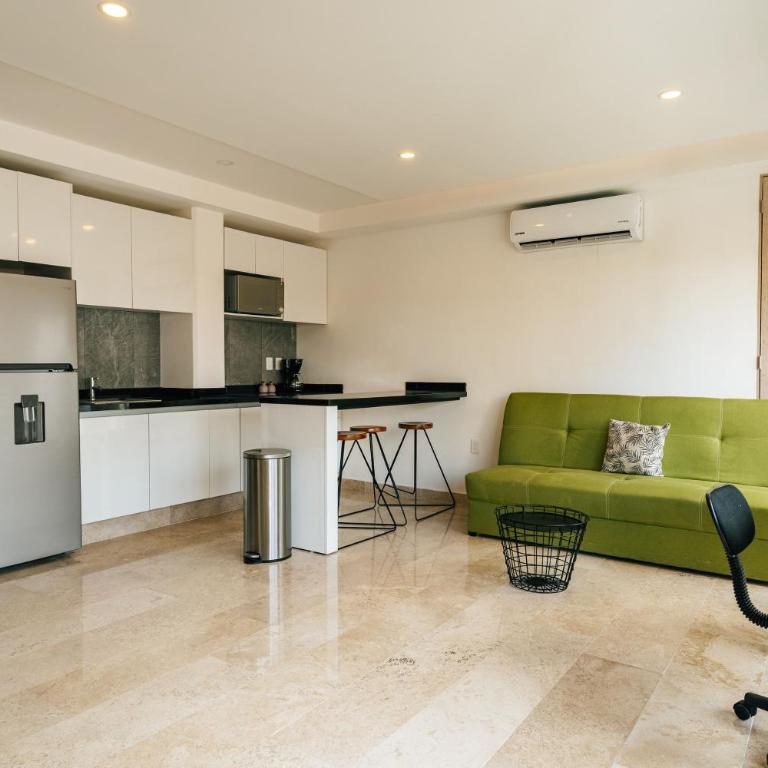 Amplio departamento familiar- Alberca -A pasos de la playa! - Two-Bedroom Apartment with Balcony - 12