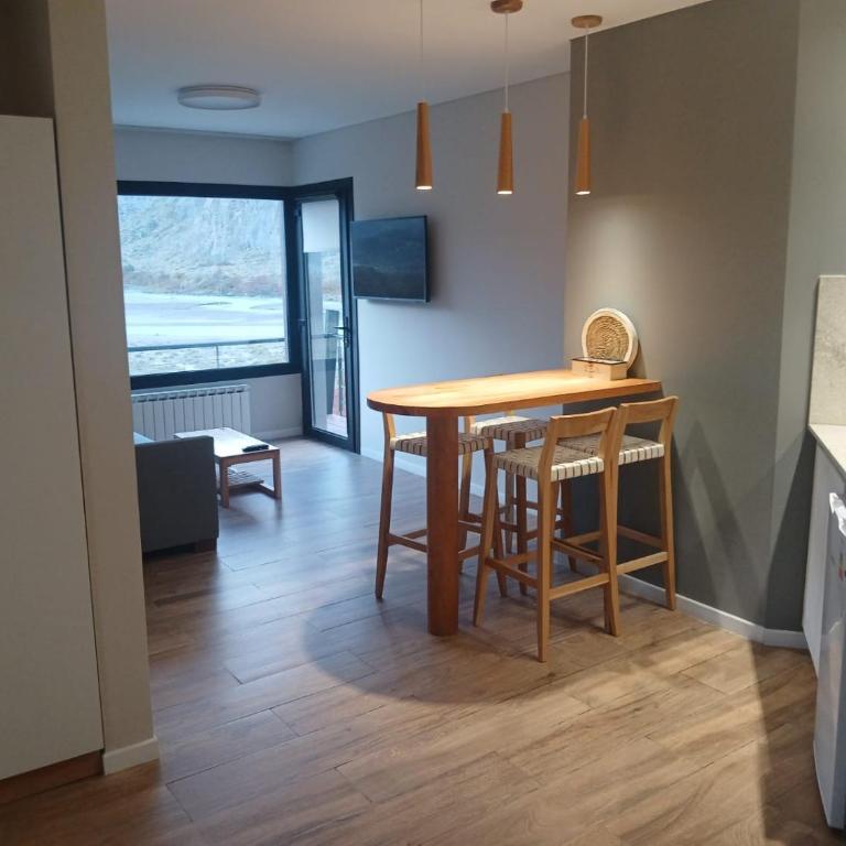Panorama Aparts Chalten - One-Bedroom Apartment with Balcony and Mountain View - 2