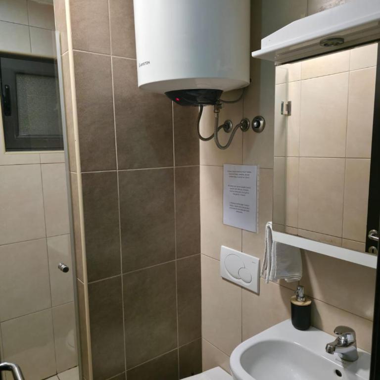 Bono Apartments - Dvokrevetna Soba sa Bračnim Krevetom i Balkonom - 9