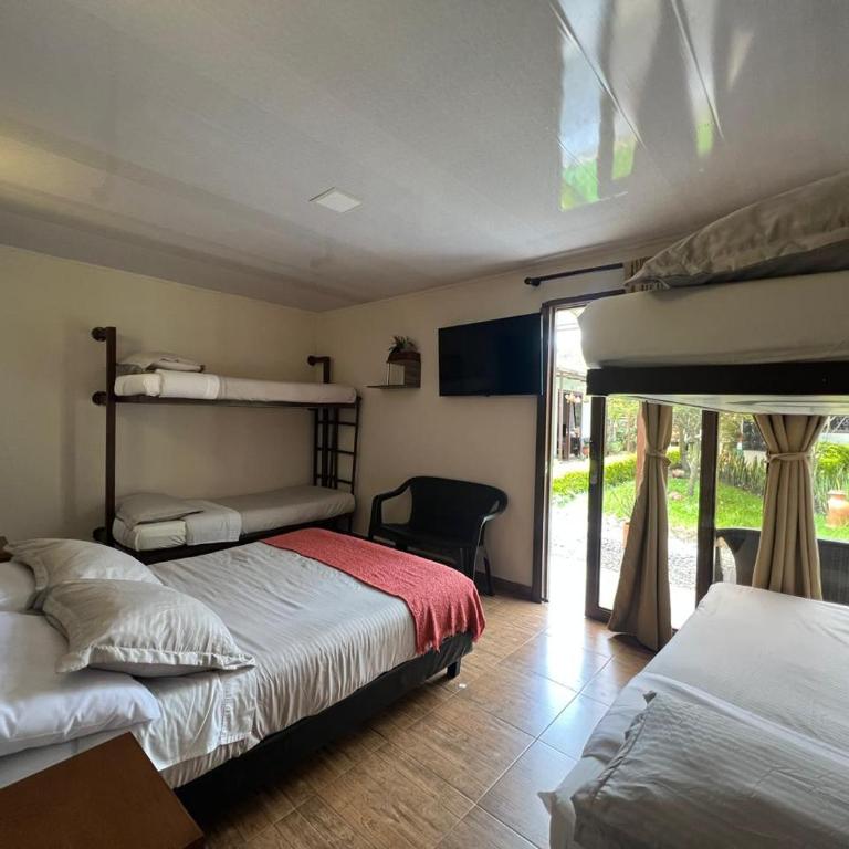 Tierra Viva VDL - Quadruple Room with Private Bathroom - 1