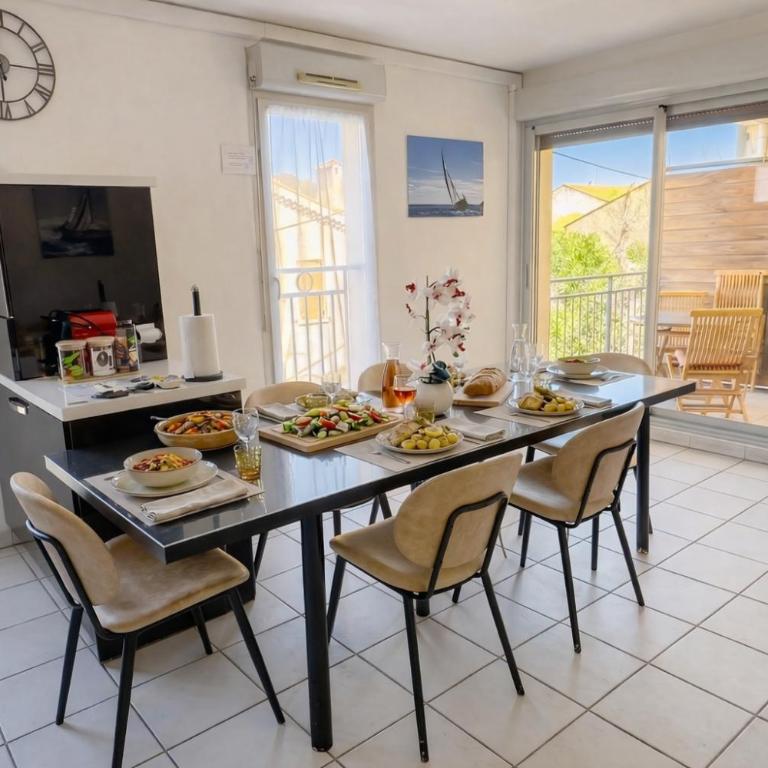 Evasion T3 4 étoiles entre Port et Calanques - Parking Privé, Plages 10mn à pied - Apartment mit 2 Schlafzimmern - 3