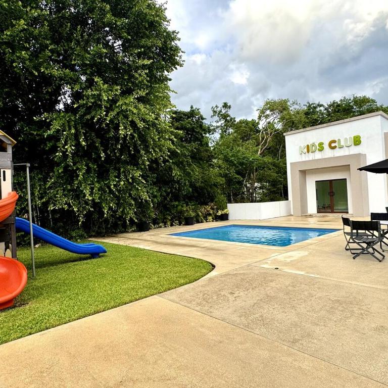 Luxury Oasis Condo Pools, Rooftop & Paddle, Tennis - Two-Bedroom Apartment - 2