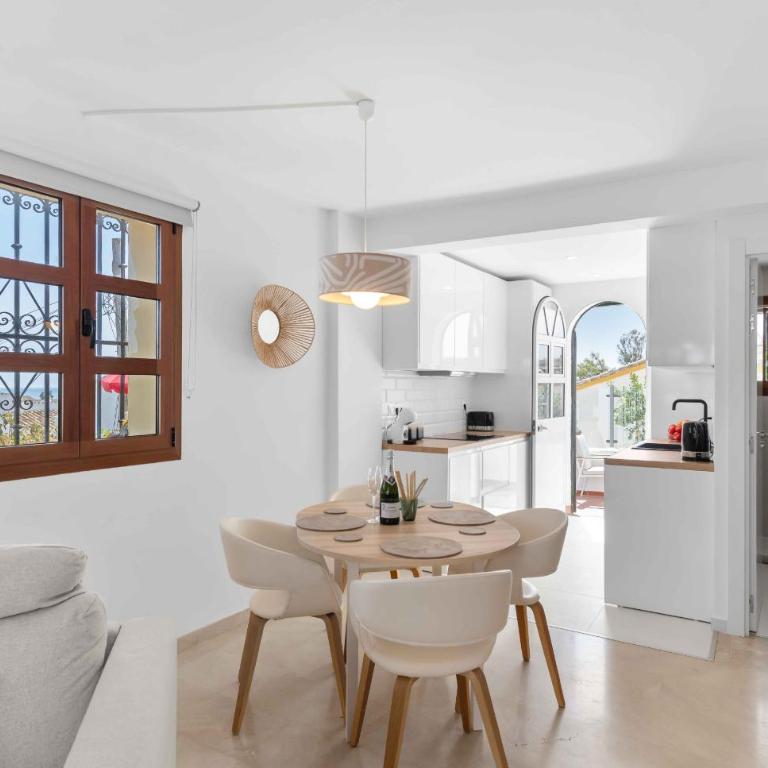 Few minutes walk to the Beach, Restaurants, Bars, Supermarkets and more! - Casa de 2 dormitorios - 9