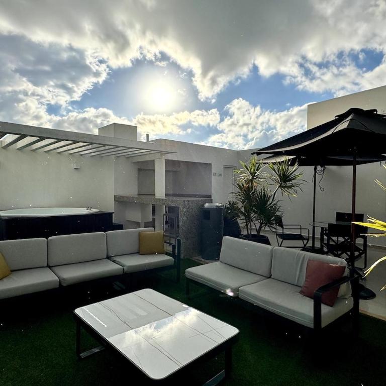 Luxury Oasis Condo Pools, Rooftop & Paddle, Tennis - Two-Bedroom Apartment - 2