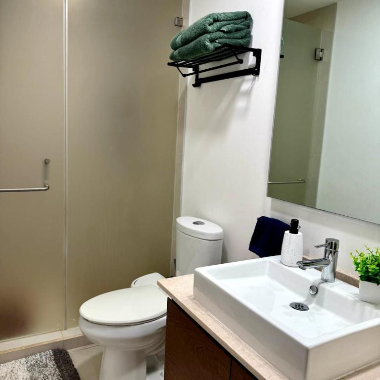 Luxury Oasis Condo Pools, Rooftop & Paddle, Tennis - Two-Bedroom Apartment - 20