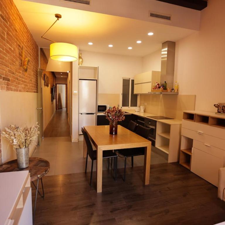 Bright and Spacious City Center Apartment - Two-Bedroom Apartment - 3