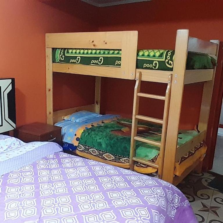 Hostal Selena - Triple Room with Private Bathroom - 2