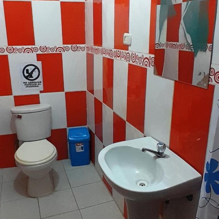 Hostal Selena - Triple Room with Private Bathroom - 6