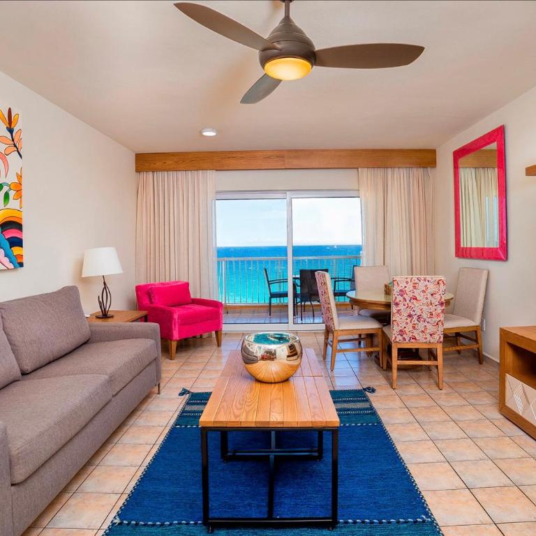 Villa del Palmar Cabo - Suite con cama grande y balcón - 7