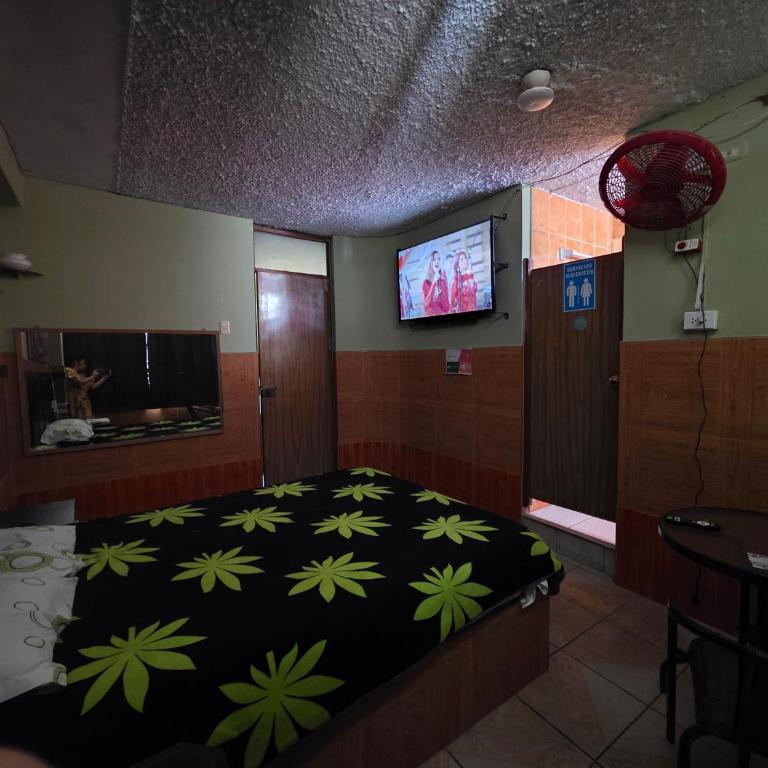 Hostal EL BOSQUE - Habitación Estándar - 1 cama grande - 1