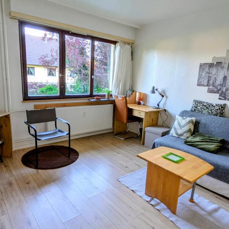 Studio RDC calme avec parking fermé près autoroute et tram C - One-Bedroom Apartment - 1