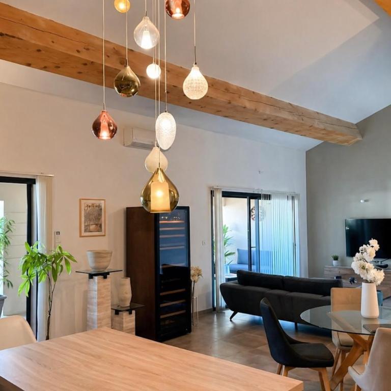 Appartement 110 m2 lumineux - avec grande terrasse - 2 parkings - proche centre - Appartement 2 Chambres avec Terrasse - 2