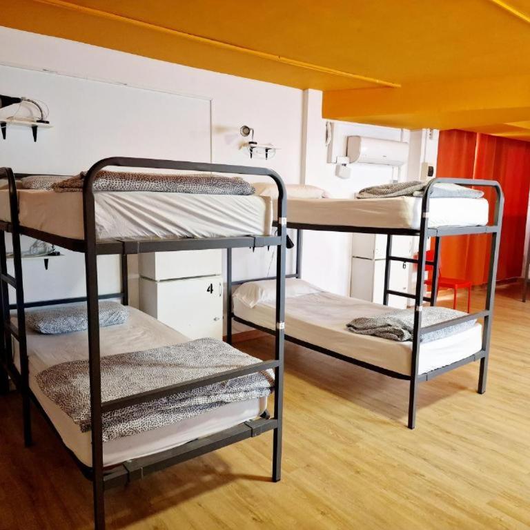 Arc House Barcelona - 6-Bed Mixed Dormitory Room - 1