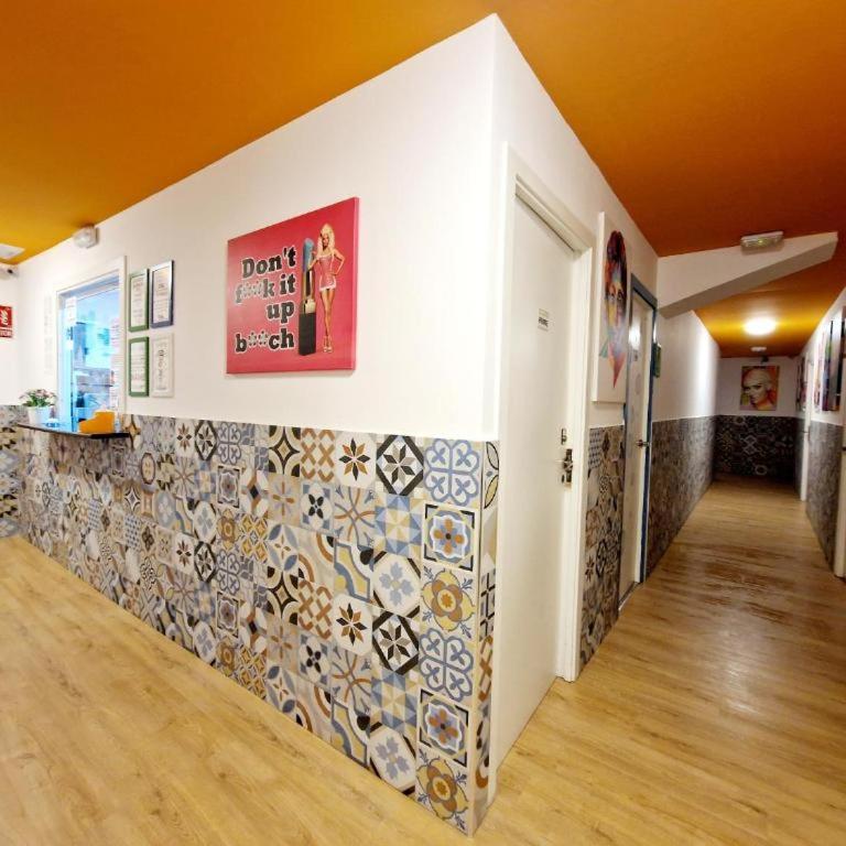 Arc House Barcelona - 6-Bed Female Dormitory Room - 1