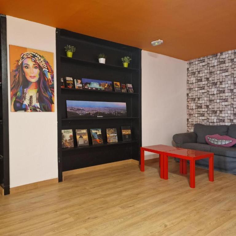 Arc House Barcelona - 6-Bed Female Dormitory Room - 8