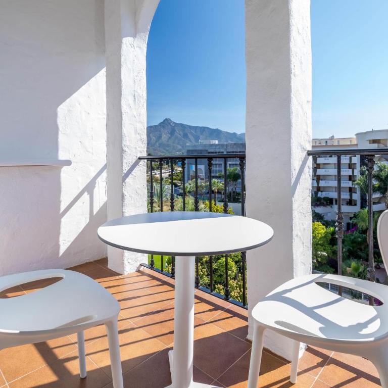 Occidental Puerto Banús - Habitación Triple Superior (2 adultos + 1 niño) - 3