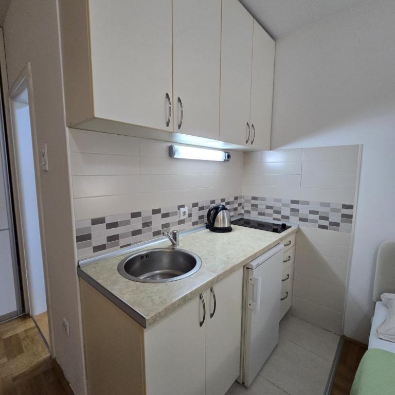 Apartman Avanti - Studio with Terrace - 13