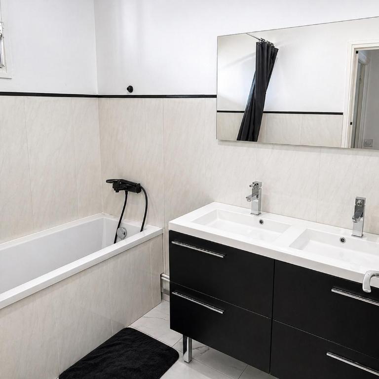 T3 lumineux avec balcon et parking proche plages et du centre-ville Ajaccio - Appartement 2 Chambres - 11