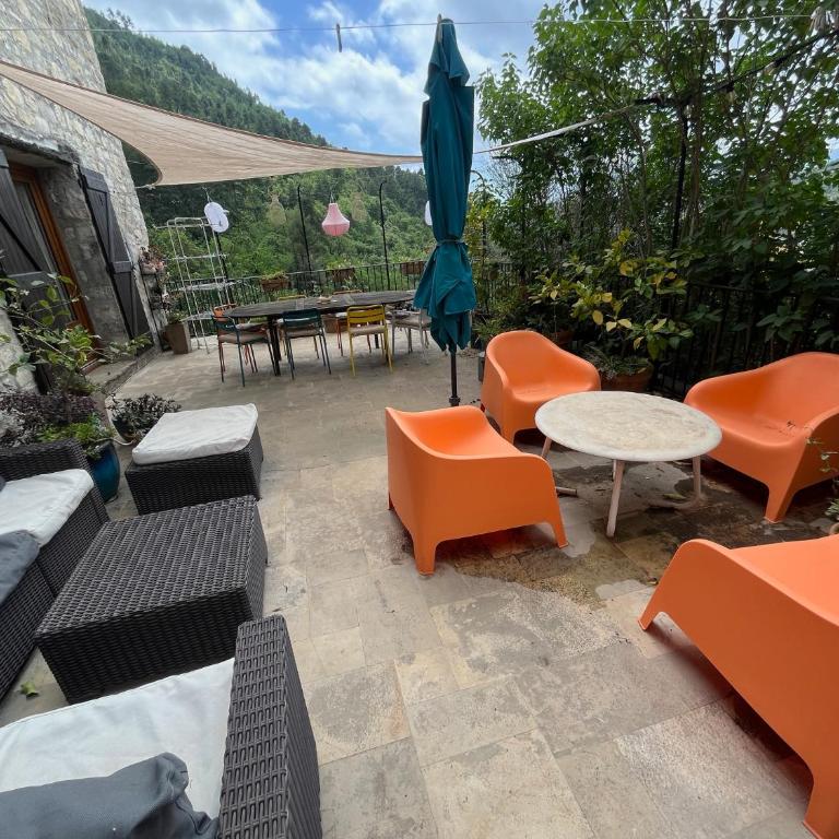 Vaste maison de famille entre forêt et rivière - Maison 3 Chambres - 1