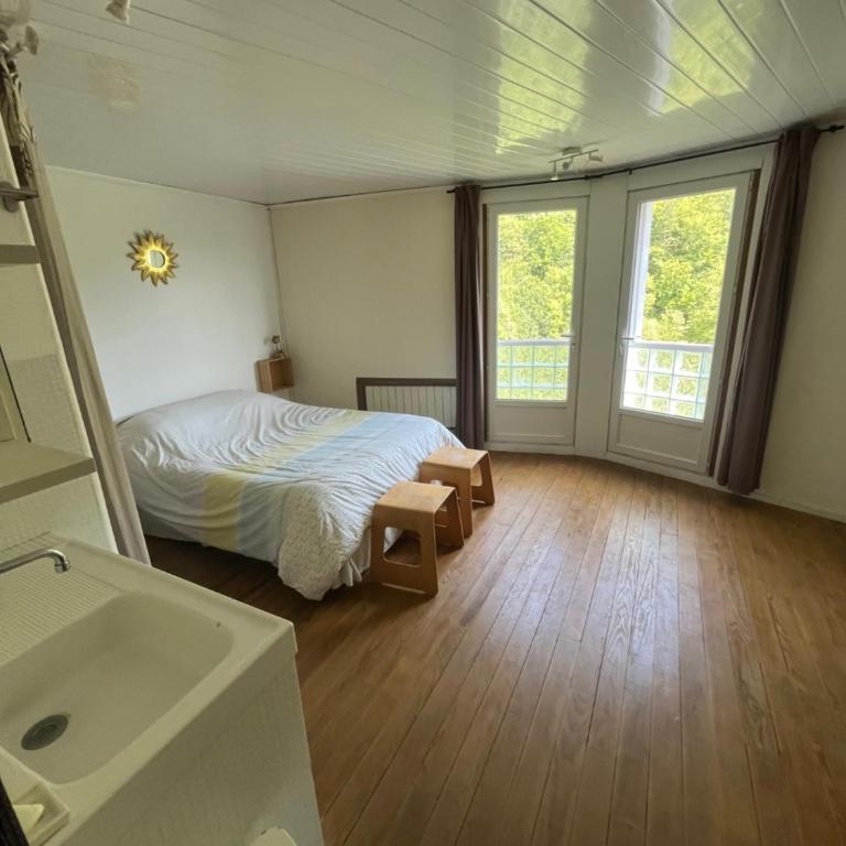 Vaste maison de famille entre forêt et rivière - Maison 3 Chambres - 2