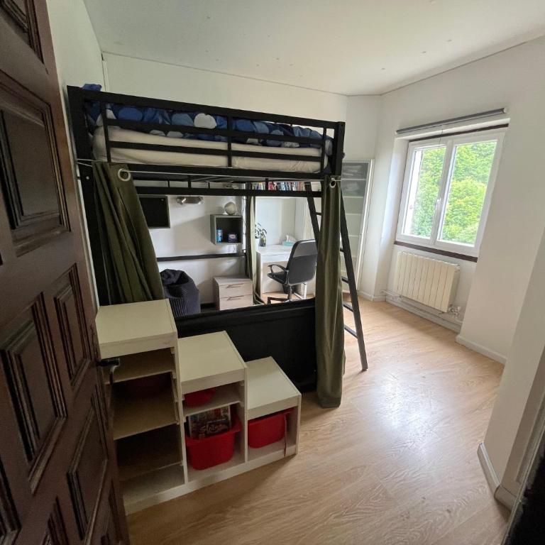 Vaste maison de famille entre forêt et rivière - Maison 3 Chambres - 17