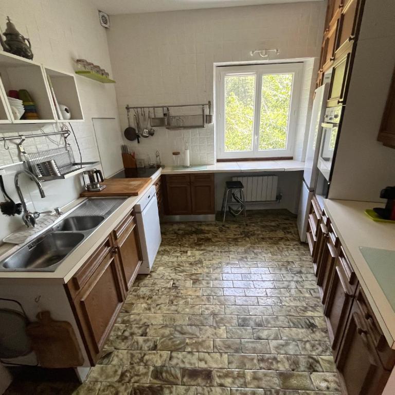 Vaste maison de famille entre forêt et rivière - Maison 3 Chambres - 23