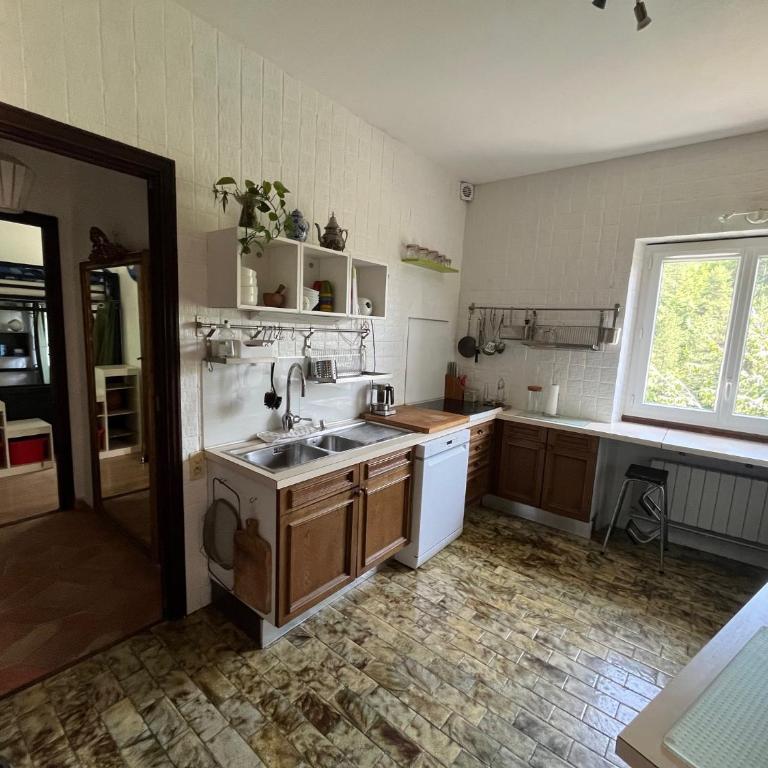 Vaste maison de famille entre forêt et rivière - Maison 3 Chambres - 24