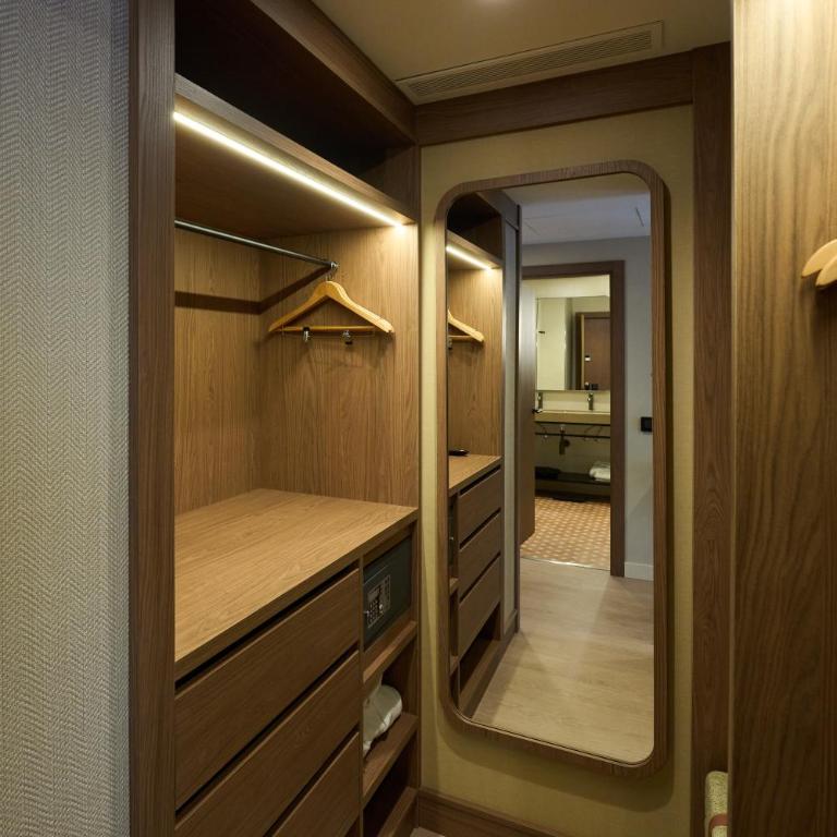 Catalonia Barcelona Beach - Family Deluxe Junior Suite - 4