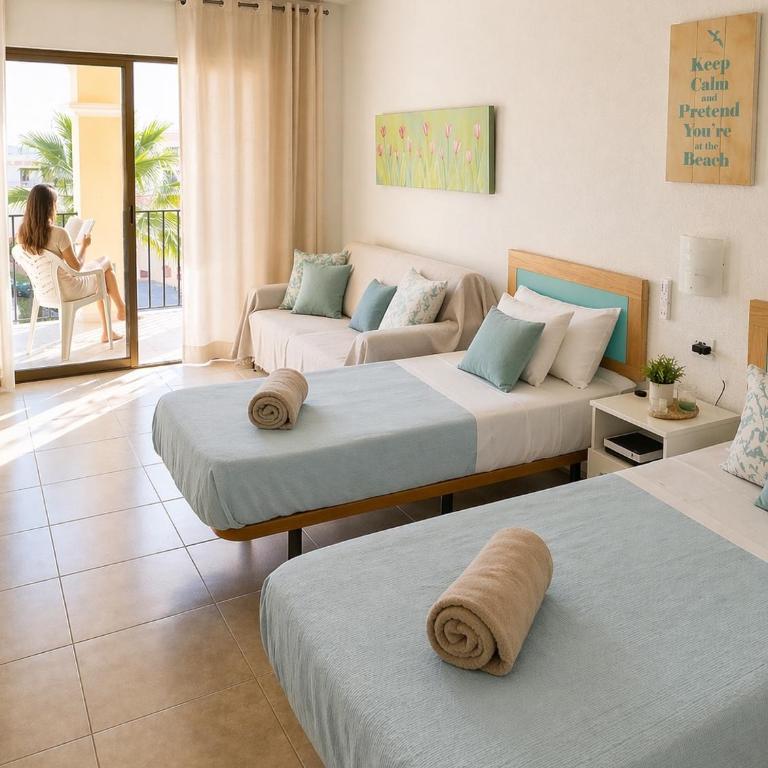 The Poolside Haven, Azure Dreams - Estudio Doble Deluxe - 2
