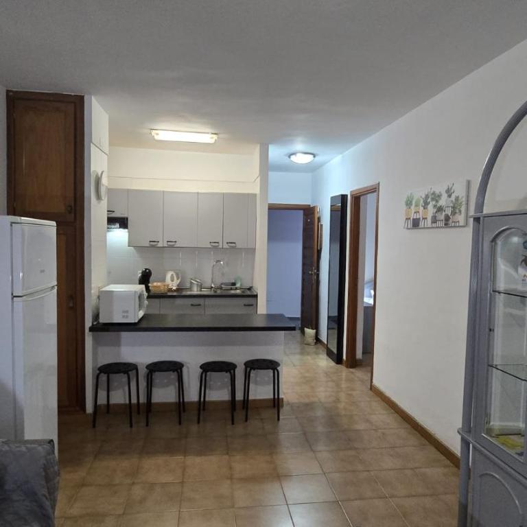 Los Cristianos Apartment, 1 bedroom Wifi Free & Big Terrace - Apartamento de 1 dormitorio - 2