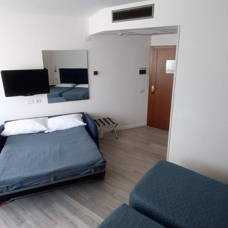 Hotel Everest Arco - Camera Quadrupla Economy - 1