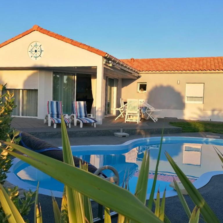 Villa Oasis - 3 chambres confortables - Piscine privée & Barbecue - Three-Bedroom Villa - 28