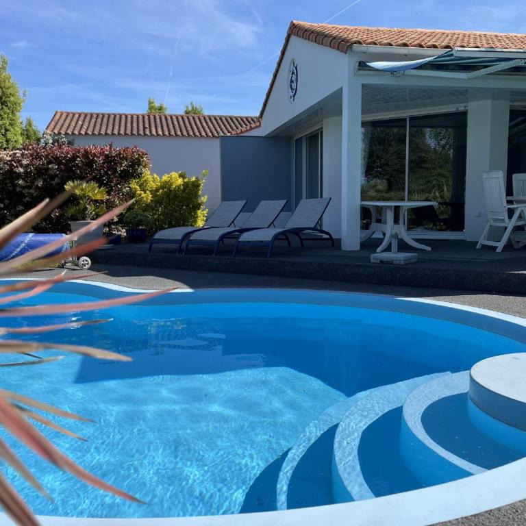 Villa Oasis - 3 chambres confortables - Piscine privée & Barbecue - Three-Bedroom Villa - 7