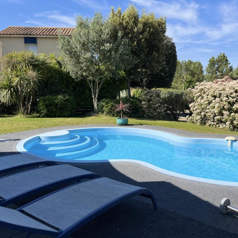 Villa Oasis - 3 chambres confortables - Piscine privée & Barbecue - Three-Bedroom Villa - 26